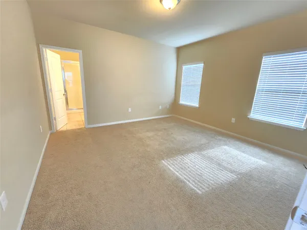 a view of empty room with window