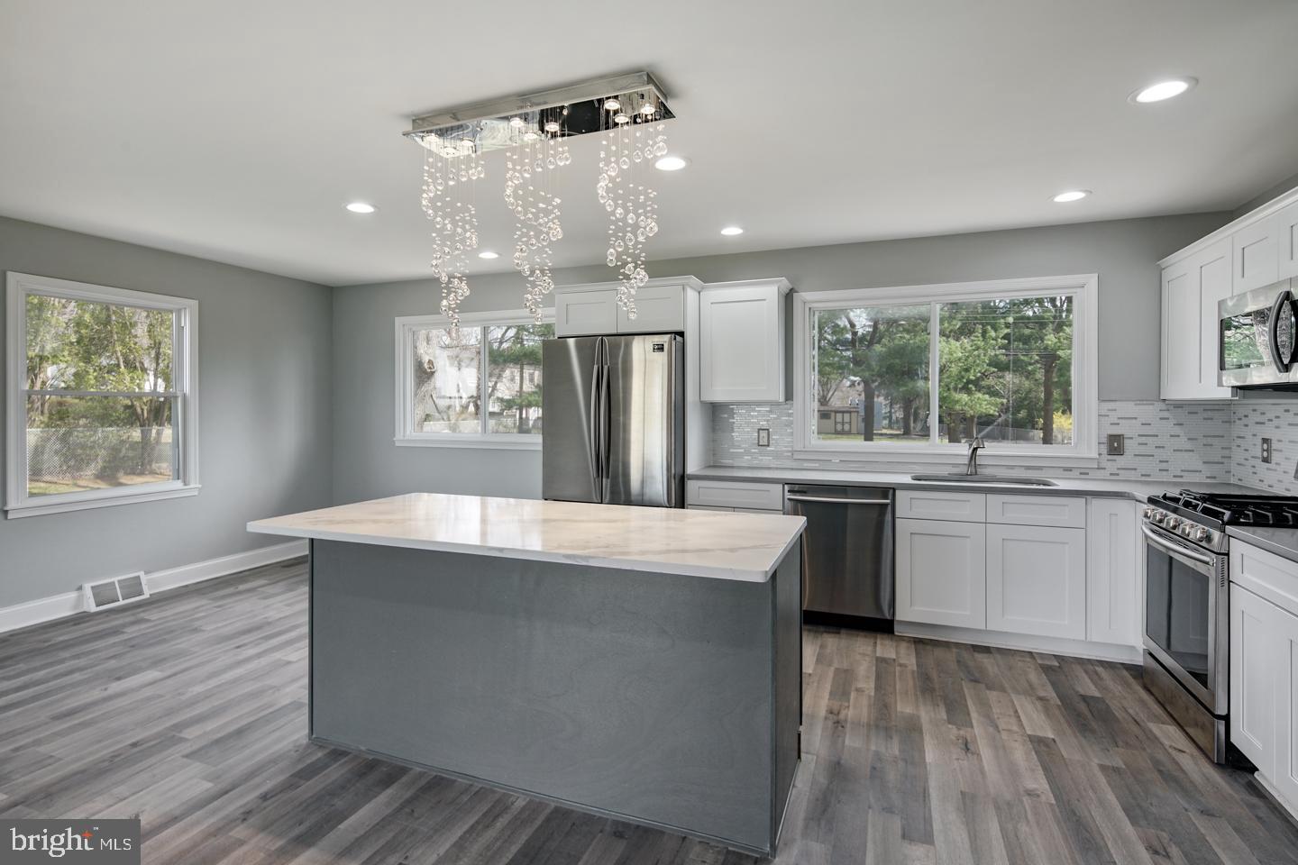 219 Harding Road Southampton, PA 18966 - Photo 1 of 26 Gallery Image 1