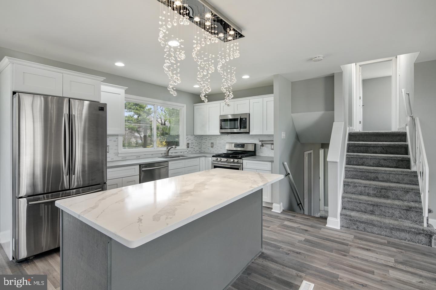 219 Harding Road Southampton, PA 18966 - Photo 3 of 26 Gallery Image 3