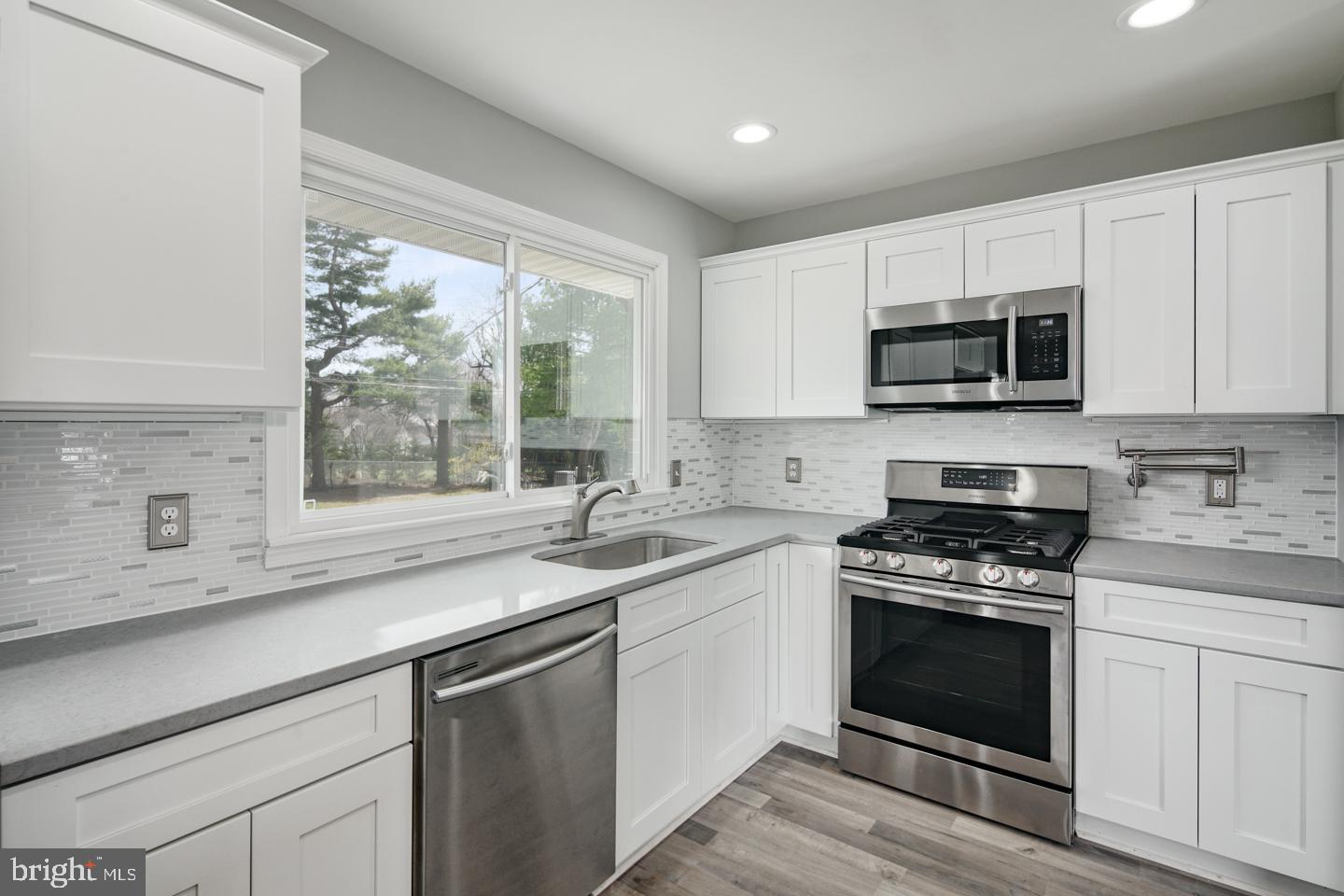219 Harding Road Southampton, PA 18966 - Photo 4 of 26 Gallery Image 4