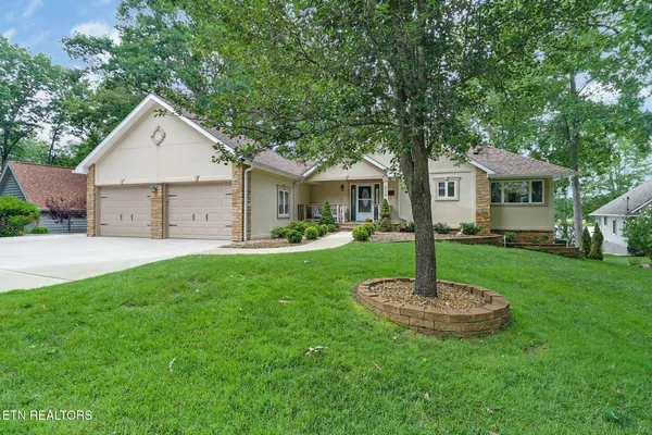 $899,500 | 238 Lakewood Drive, Crossville, TN 38558