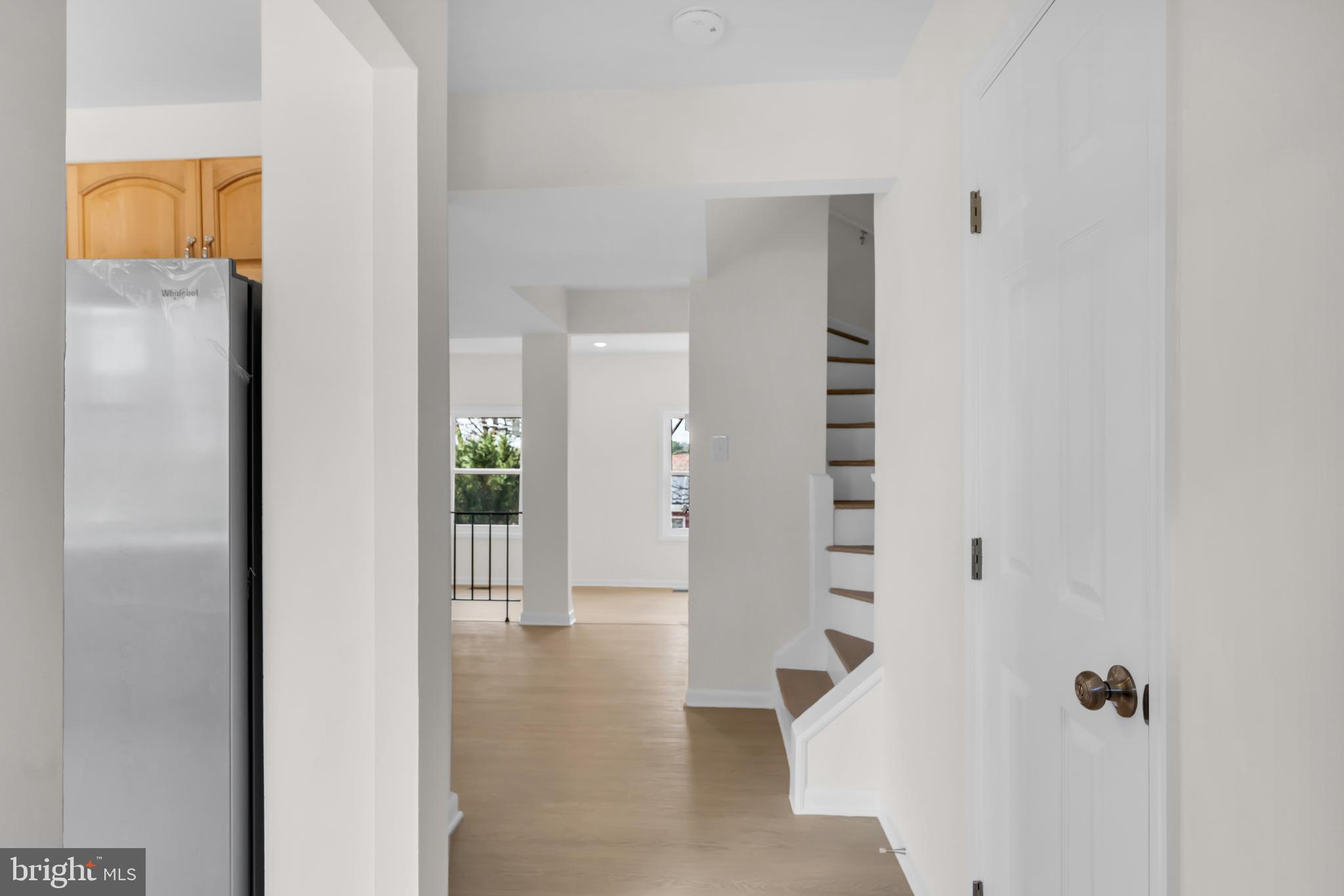 26 Timber Rock Road Gaithersburg, MD 20878 - Photo 2 of 35 Foyer