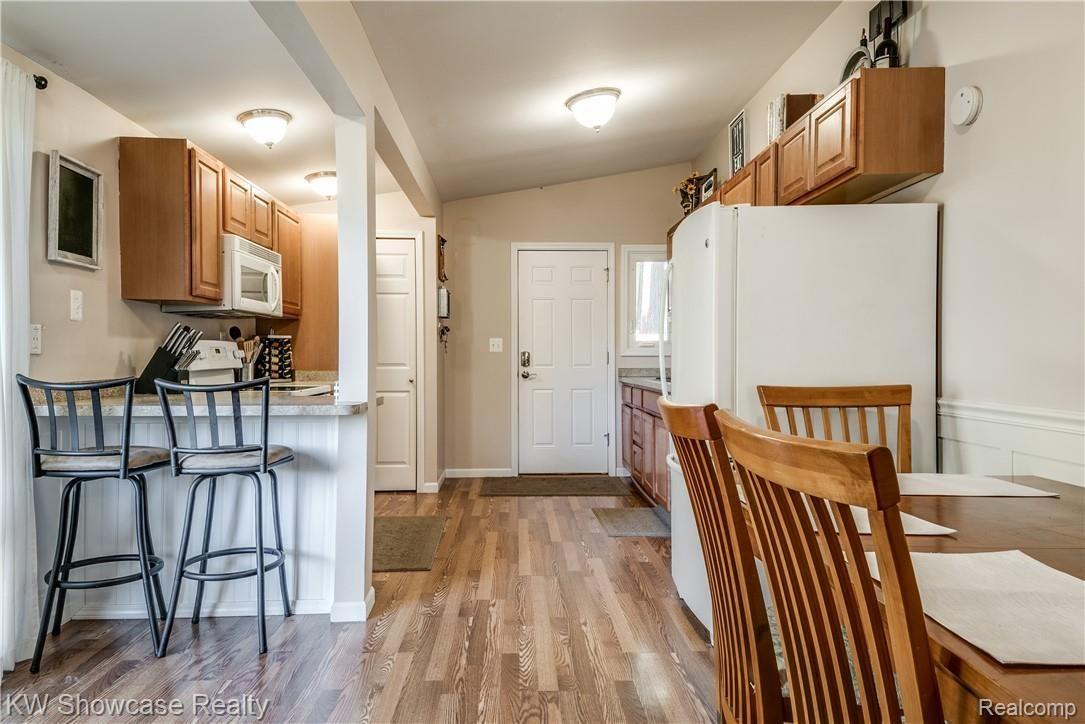 1388 Omega Road Walled Lake, MI 48390 - Photo 12 of 21 Interiors (5 of 20).jpg