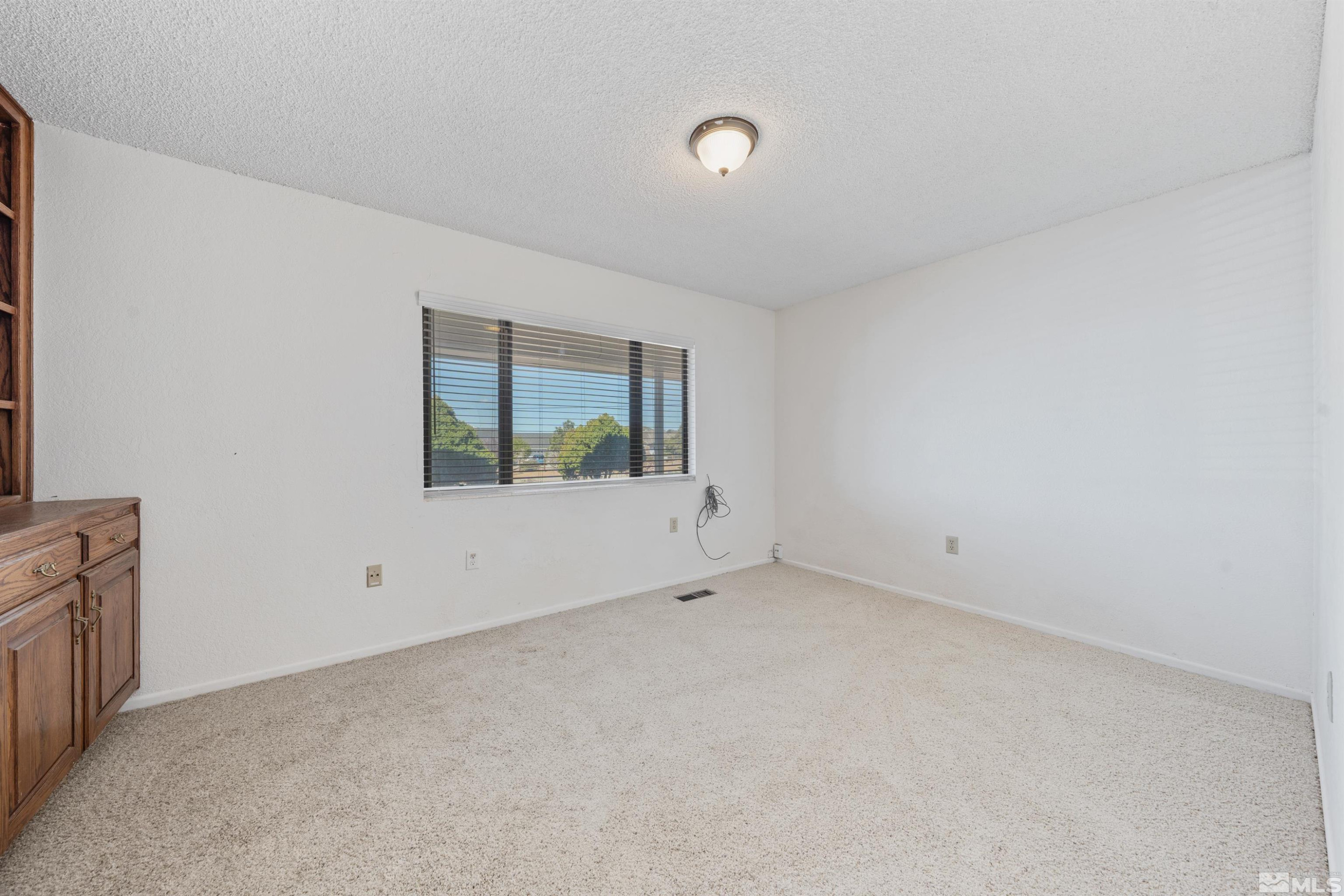 9320 Arrowhead Way Reno, NV 89506 - Photo 18 of 39 an empty room with a window