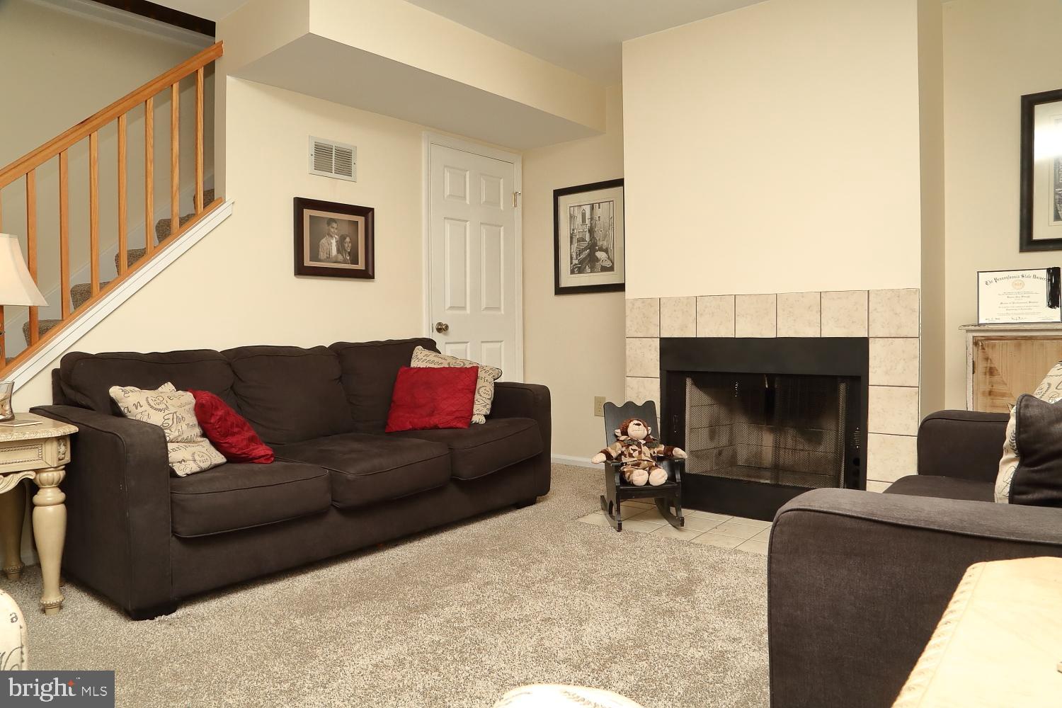 114 Spring Ridge Court Lancaster, PA 17601 - Photo 3 of 20 Living Room