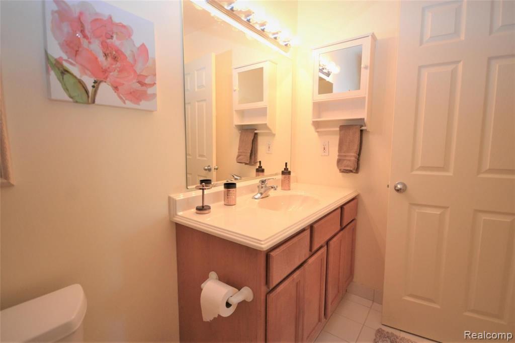35444 Fredericksburg Road Farmington Hills, MI 48331 - Photo 29 of 52