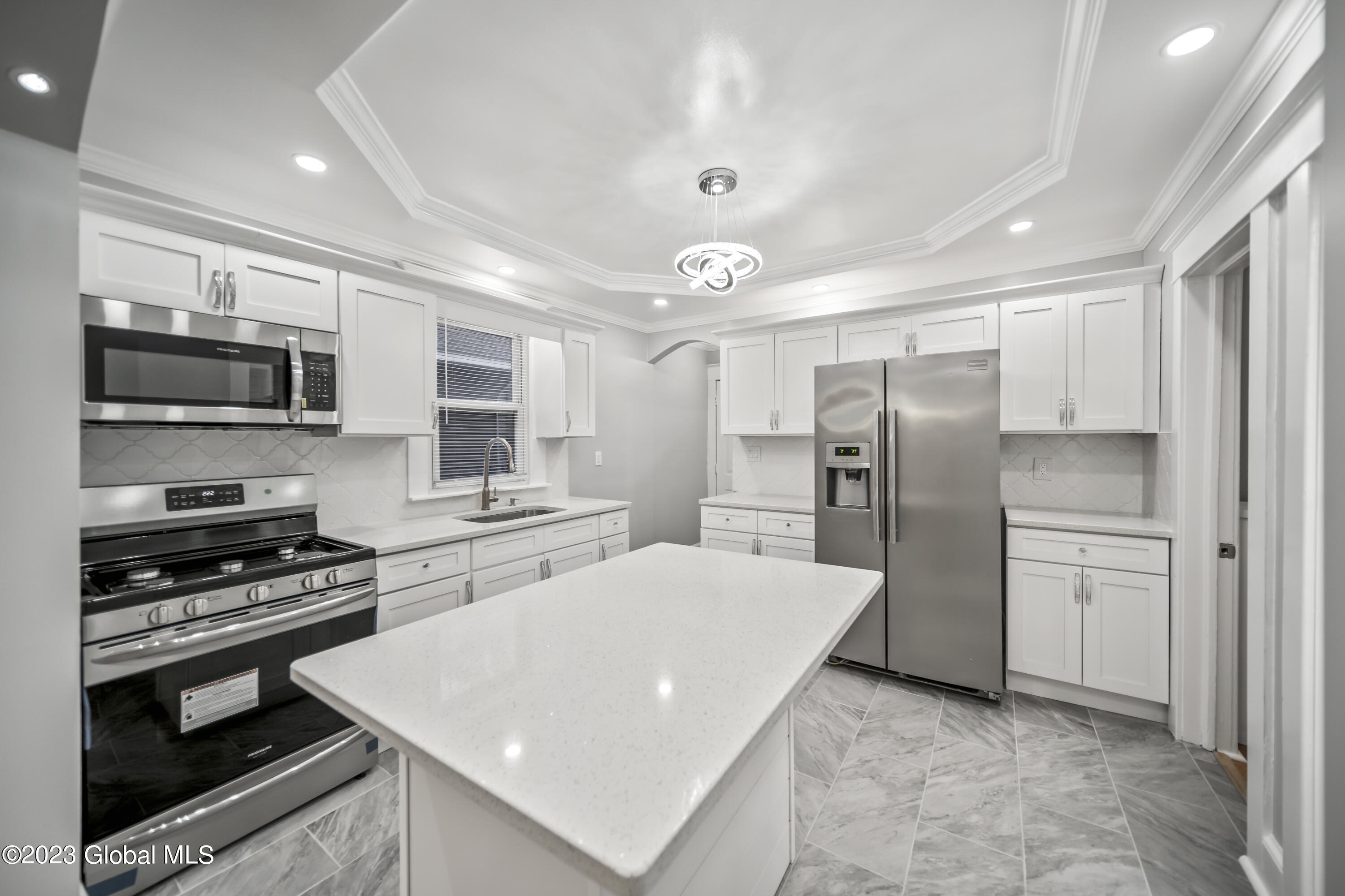 1542 Rutgers Street Schenectady, NY 12303 - Photo 4 of 32 DSC01914