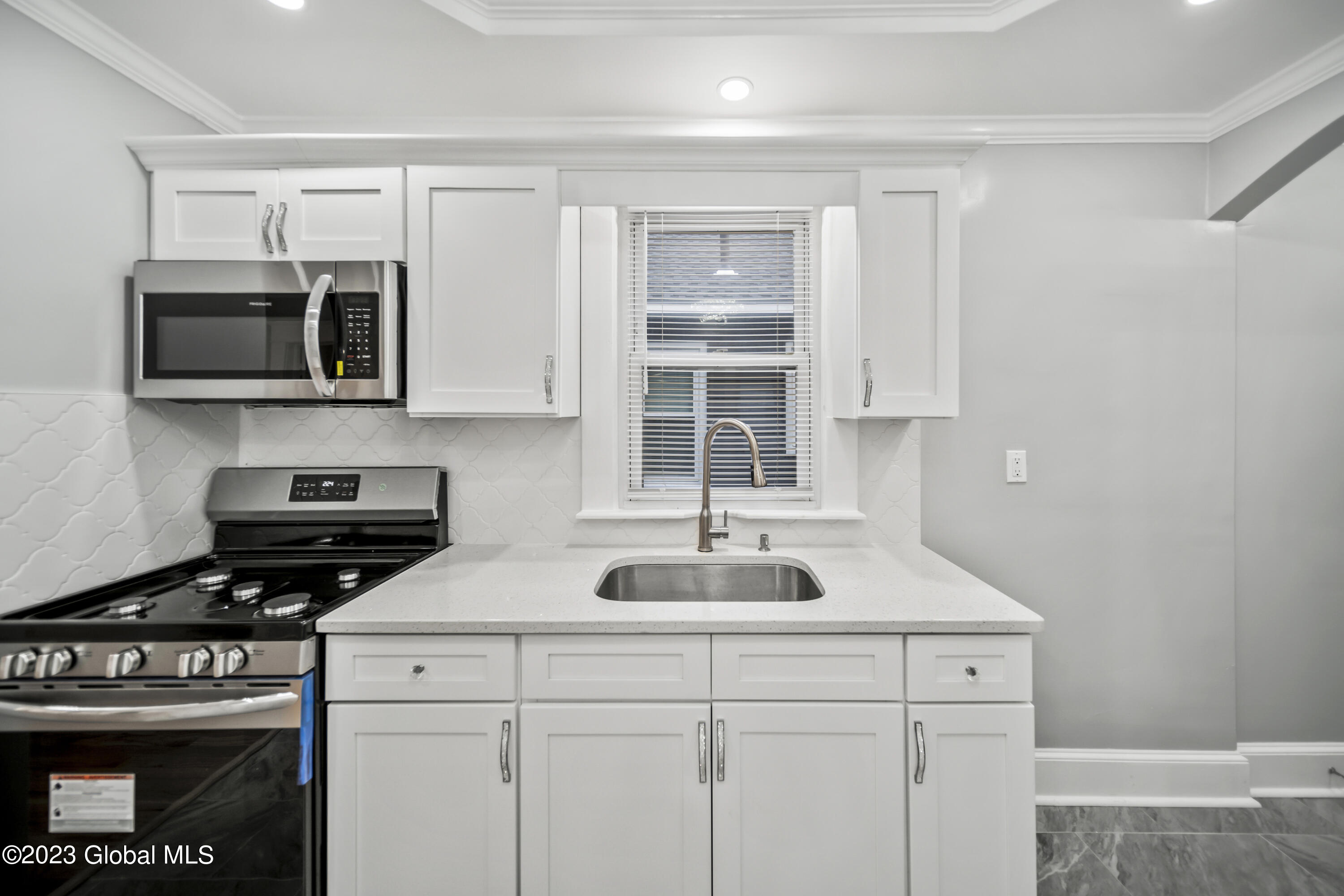 1542 Rutgers Street Schenectady, NY 12303 - Photo 6 of 32 DSC01920