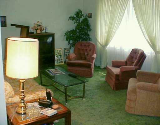 32 Shannon Road Monongahela, PA 15063 - Photo 2 of 8 Living Room.
