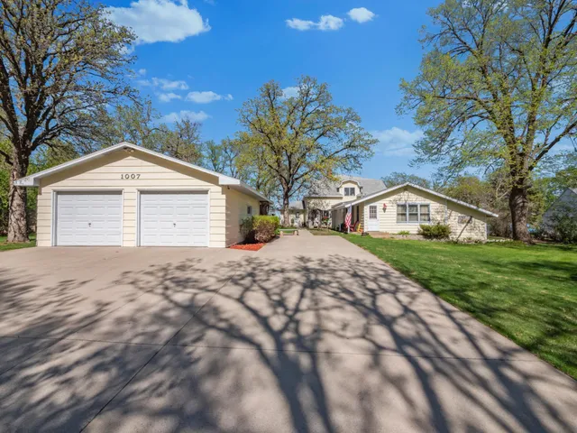 $789,900 | 1007 Van Dyke Road Northwest, Alexandria, MN 56308