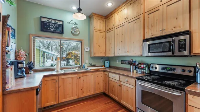 $789,900 | 1007 Van Dyke Road Northwest, Alexandria, MN 56308