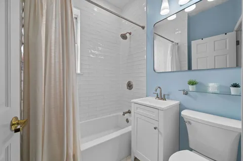 $425,000 | 609 West Wellington Avenue, Unit 3D, Chicago, IL 60657