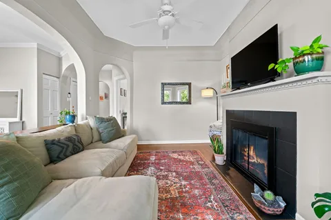 $425,000 | 609 West Wellington Avenue, Unit 3D, Chicago, IL 60657