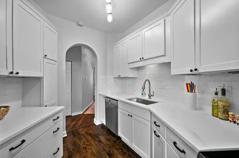 $425,000 | 609 West Wellington Avenue, Unit 3D, Chicago, IL 60657