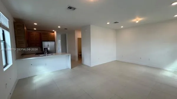 $4,200 | Davie, Davie, FL 33314