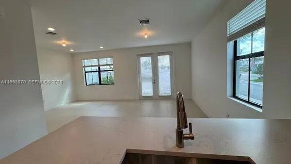 $4,200 | Davie, Davie, FL 33314