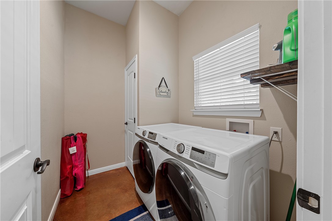 1121 Brook Avenue Waco, TX 76708 - Photo 10 of 19 a utility room with dryer and washer