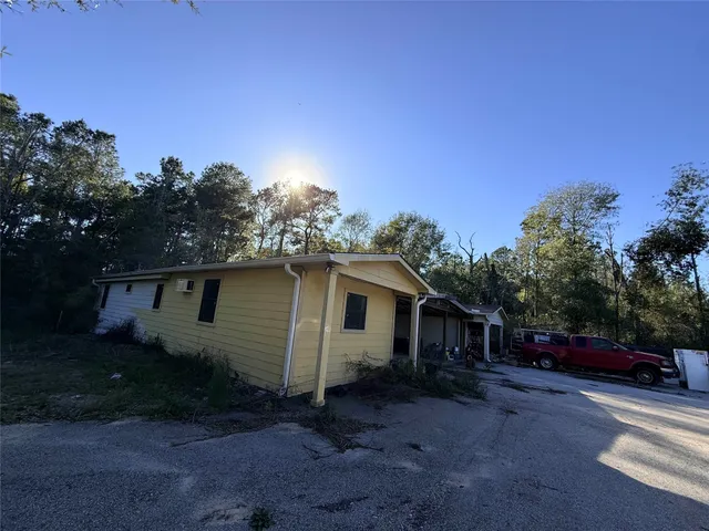 a view of a house with a backyard