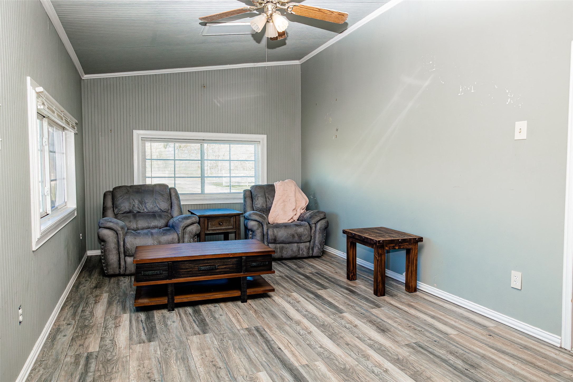 8608 Captain Scott Road Brenham, TX 77833 - Photo 22 of 28 a living room with furniture and a potted plant