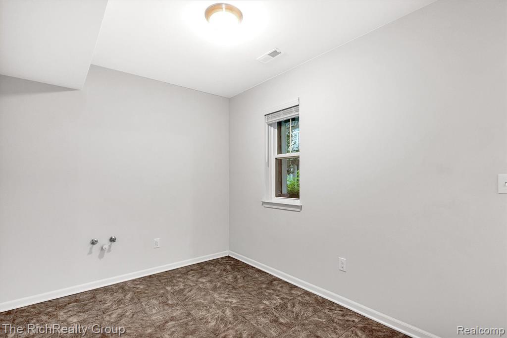 2661 Harvard Road, Unit 15 Berkley, MI 48072 - Photo 33 of 44 Gallery Image 33