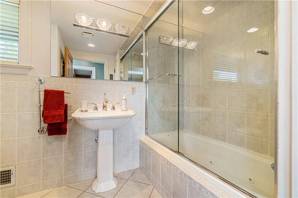 1789 Hastings Mill Road Pittsburgh, PA 15241 - Photo 30 of 46 a bathroom with a sink shower and bathtub