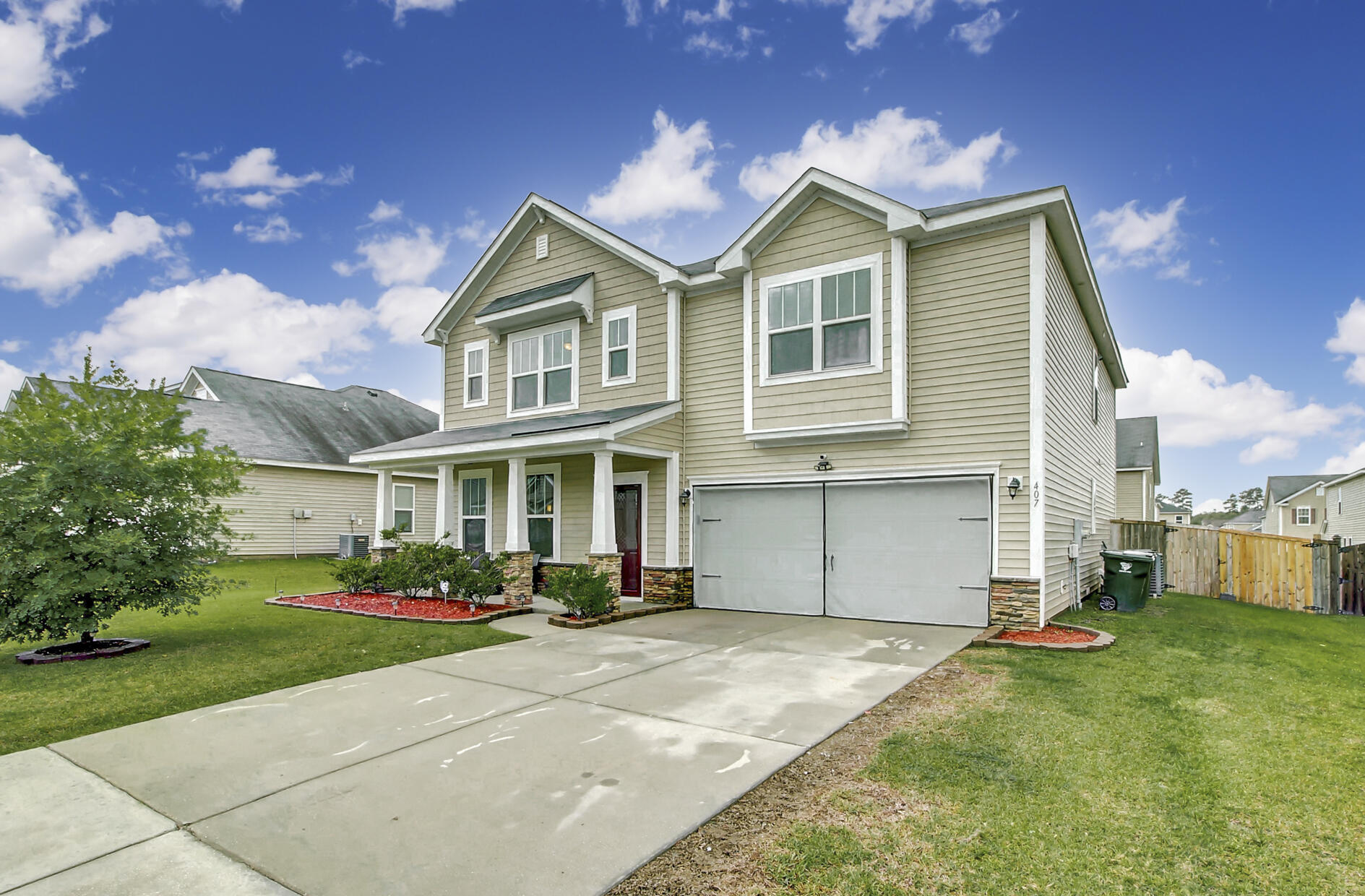 407 Forest Hills Road Summerville, SC 29486 - Photo 5 of 30 FFEF074C-E870-4470-A3C3-D99E28C565CE