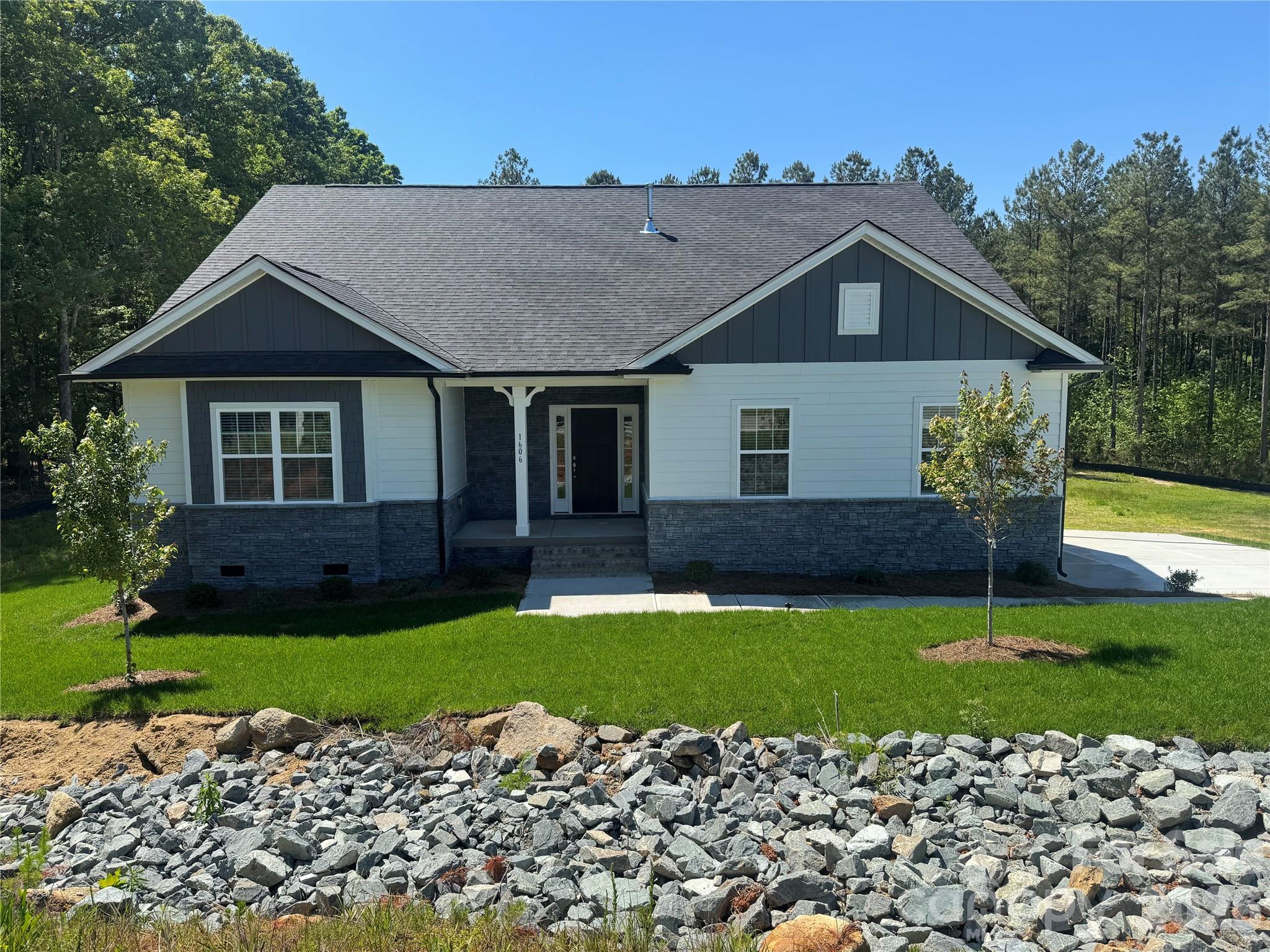 1606 Autumn Place, Unit 114 Clover, SC 29710 - Photo 3 of 39
