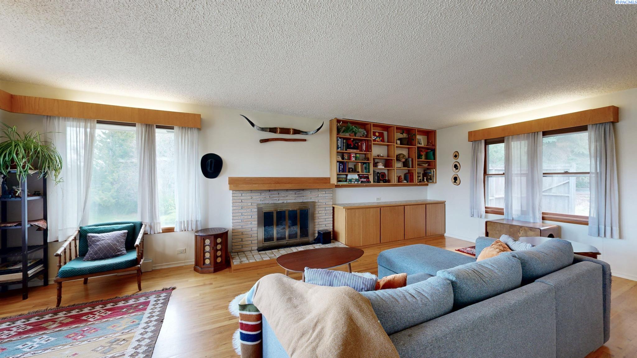 1835 Northeast Valley Road Pullman, WA 99163 - Photo 5 of 25 Gallery Image 5