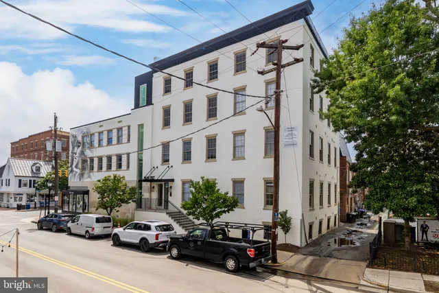 $4,200 | 901 King Street, Unit 203, Alexandria, VA 22314