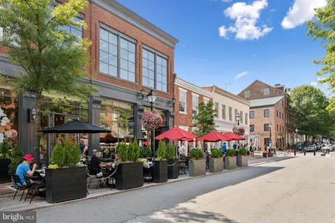 $4,200 | 901 King Street, Unit 203, Alexandria, VA 22314