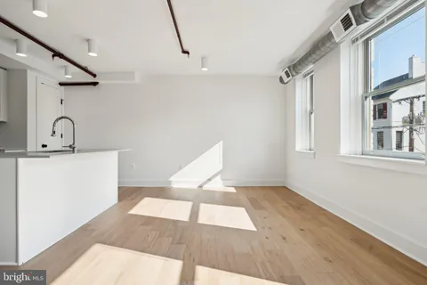 $4,200 | 901 King Street, Unit 203, Alexandria, VA 22314