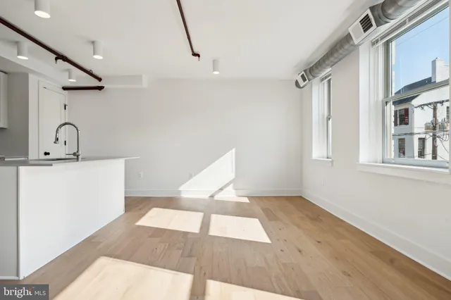 $4,200 | 901 King Street, Unit 203, Alexandria, VA 22314