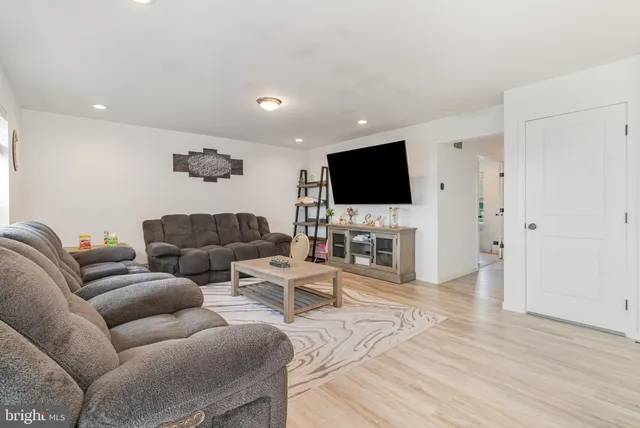 $530,000 | 584 Smoke House Drive, Mechanicsburg, PA 17055