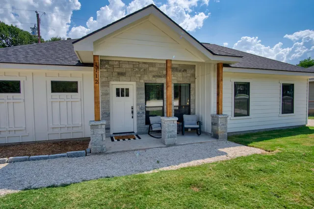 $299,999 | 1112 Greenhill Drive, Canyon Lake, TX 78133