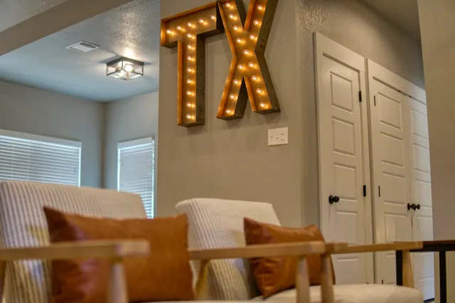 $299,999 | 1112 Greenhill Drive, Canyon Lake, TX 78133