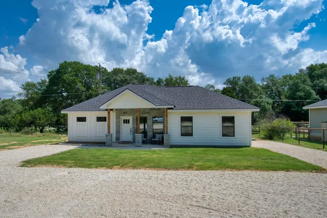 $299,999 | 1112 Greenhill Drive, Canyon Lake, TX 78133