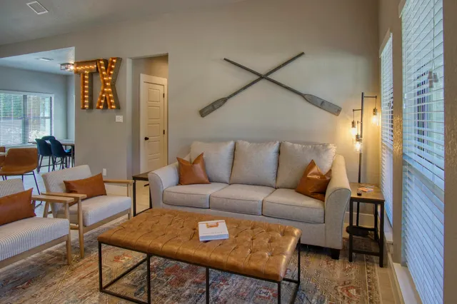 $299,999 | 1112 Greenhill Drive, Canyon Lake, TX 78133