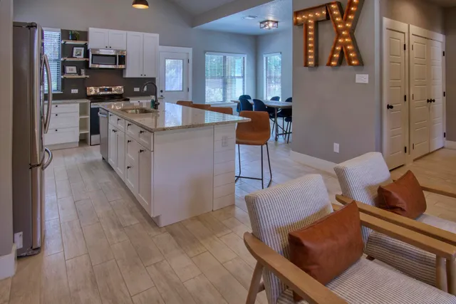 $299,999 | 1112 Greenhill Drive, Canyon Lake, TX 78133