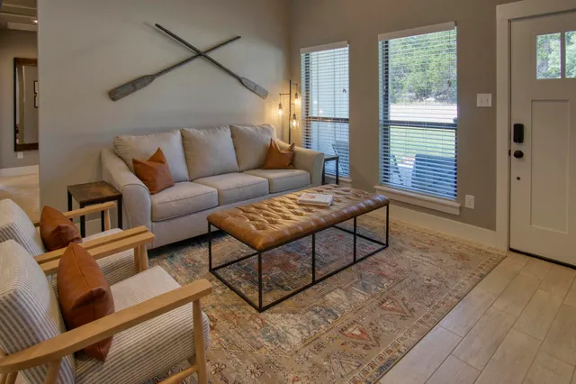 $299,999 | 1112 Greenhill Drive, Canyon Lake, TX 78133