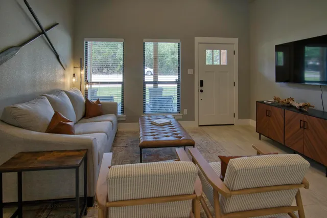 $299,999 | 1112 Greenhill Drive, Canyon Lake, TX 78133