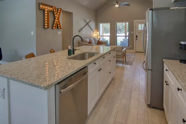 $299,999 | 1112 Greenhill Drive, Canyon Lake, TX 78133