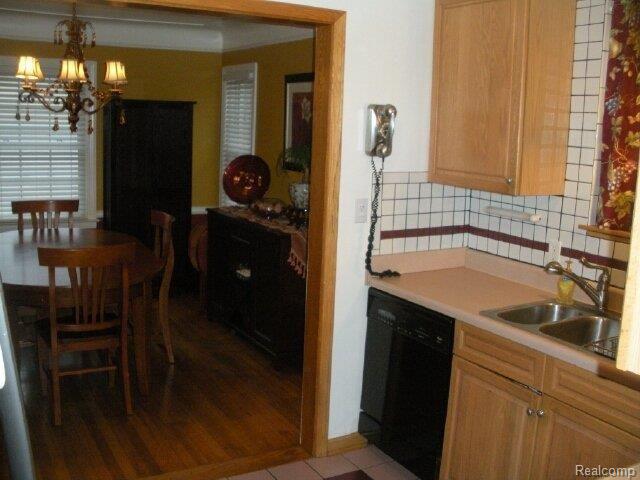 442 Moran Road Grosse Pointe, MI 48236 - Photo 8 of 21 Dining Room