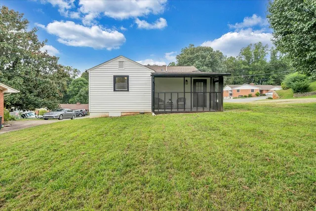 a view of a house with a yard