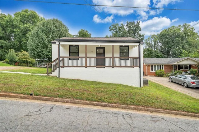 a view of a house with backyard and sitting area