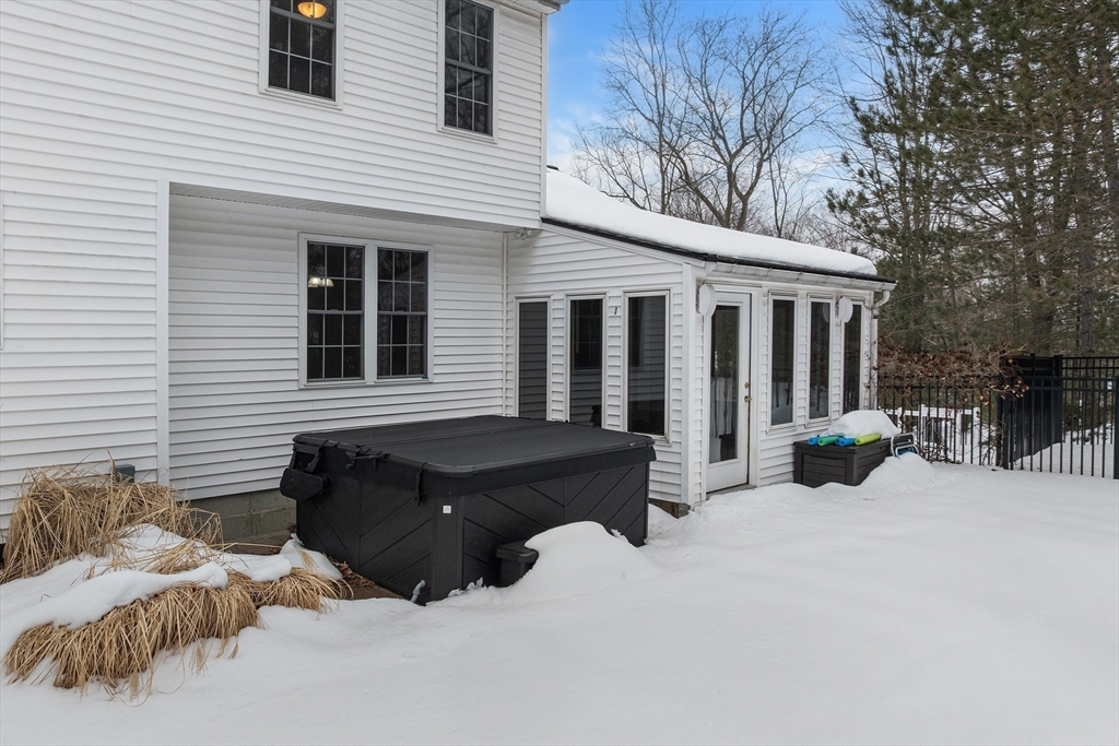 86 Hunter Road Uxbridge, MA 01569 - Photo 27 of 34 a view of a house and a yard