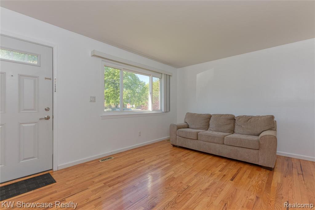 3276 Williamsburg Road Ann Arbor, MI 48108 - Photo 3 of 18