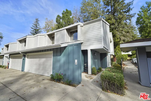 $825,000 | 18175 Andrea Circle North, Unit 4, Northridge, CA 91325