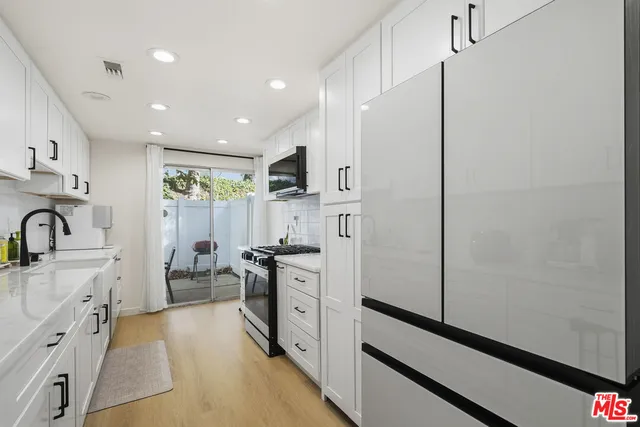 $825,000 | 18175 Andrea Circle North, Unit 4, Northridge, CA 91325