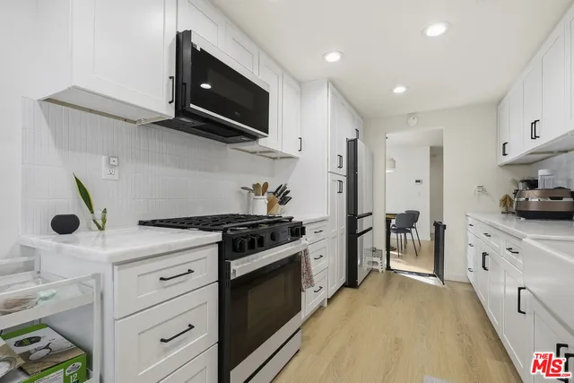 $825,000 | 18175 Andrea Circle North, Unit 4, Northridge, CA 91325