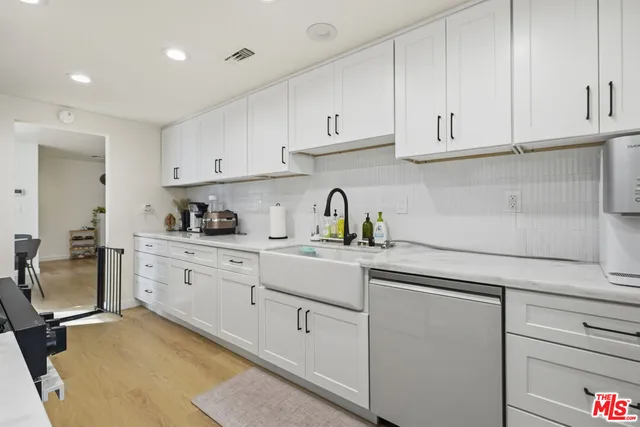 $825,000 | 18175 Andrea Circle North, Unit 4, Northridge, CA 91325